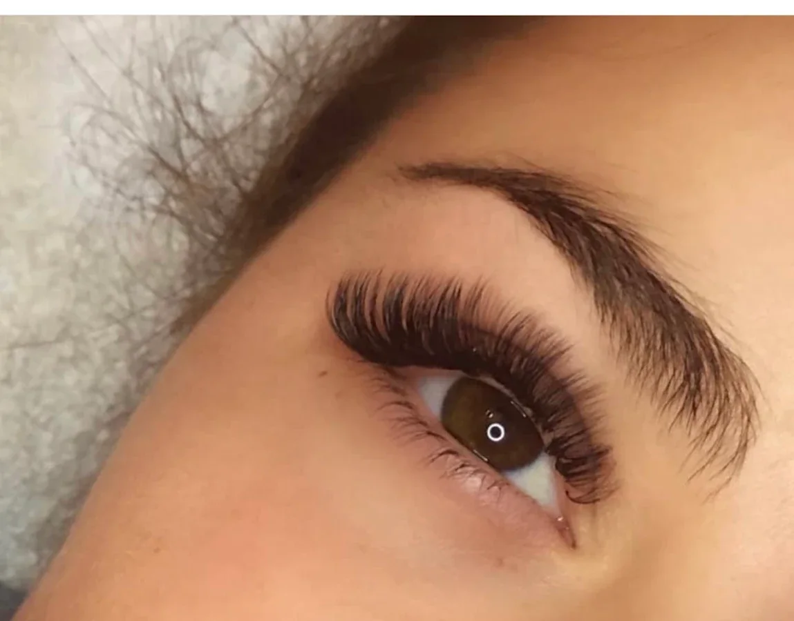 Photo du service Pose de cils — volume russe